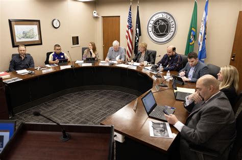 bob harrison yakima|New Yakima Council ousts city manager, selects Patricia Byers as mayor.